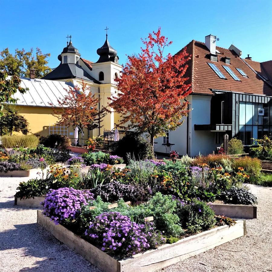 Apartmany Monastery Suites Zirec Двур-Кралове-над-Лабем Екстер'єр фото