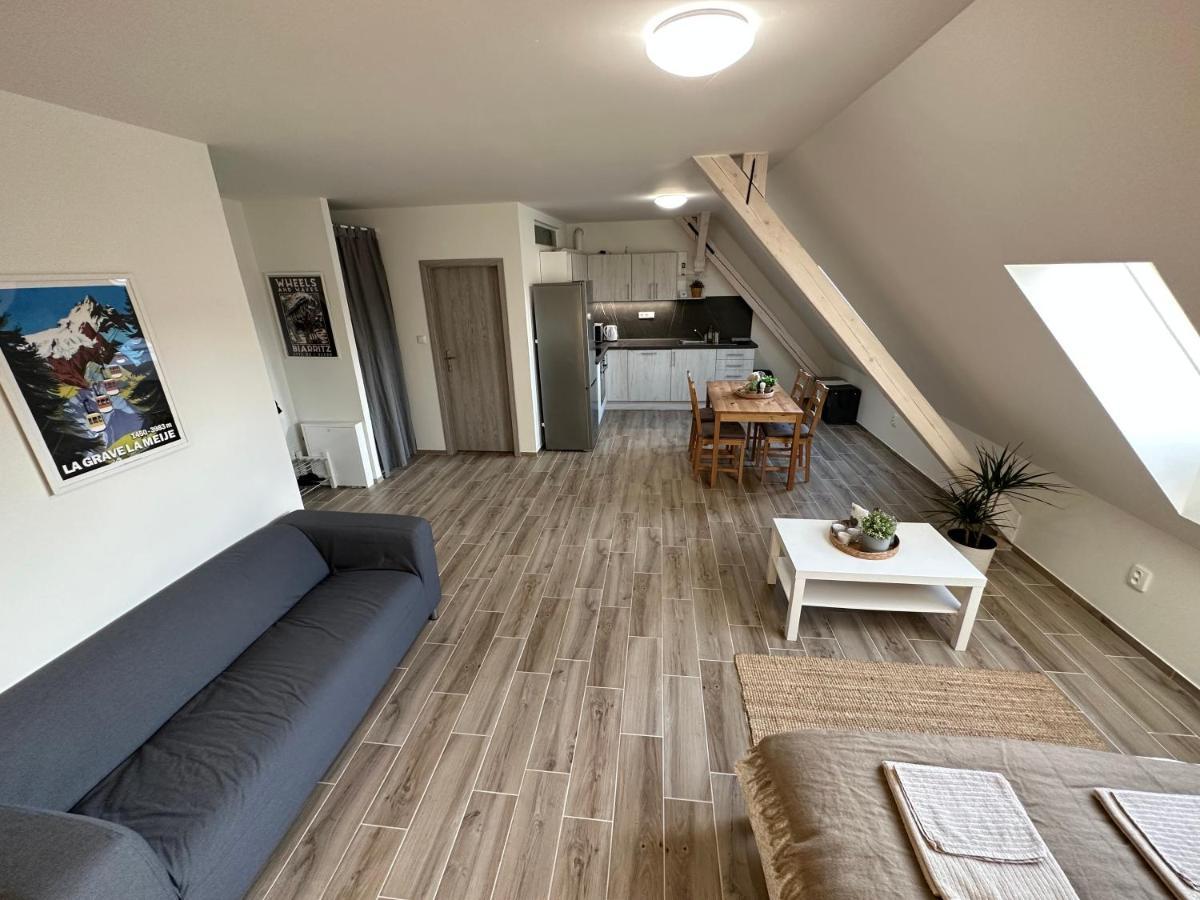 Apartmany Monastery Suites Zirec Двур-Кралове-над-Лабем Екстер'єр фото