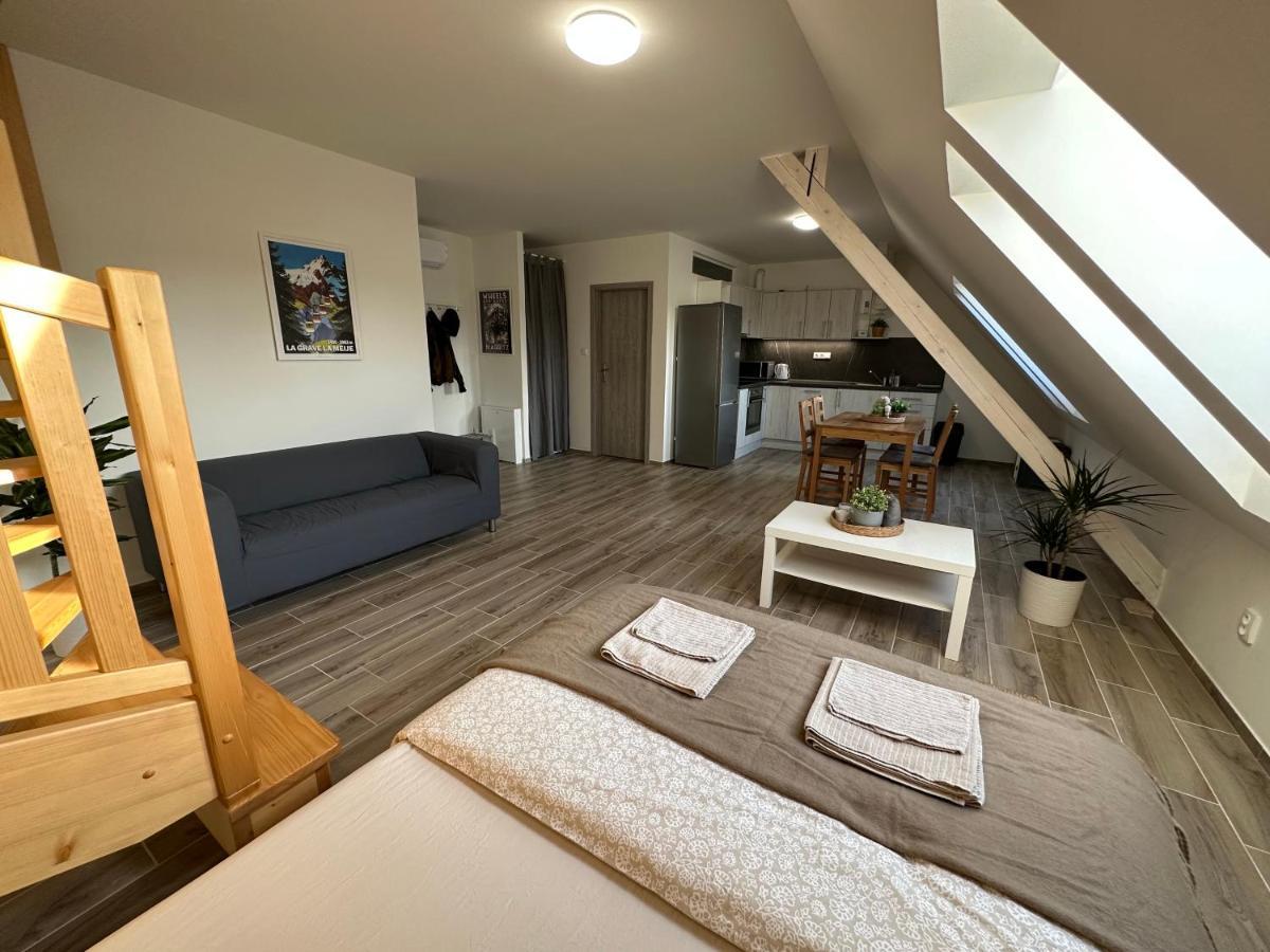 Apartmany Monastery Suites Zirec Двур-Кралове-над-Лабем Екстер'єр фото