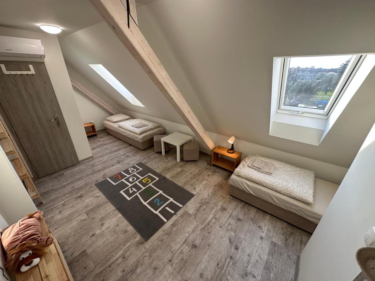 Apartmany Monastery Suites Zirec Двур-Кралове-над-Лабем Екстер'єр фото