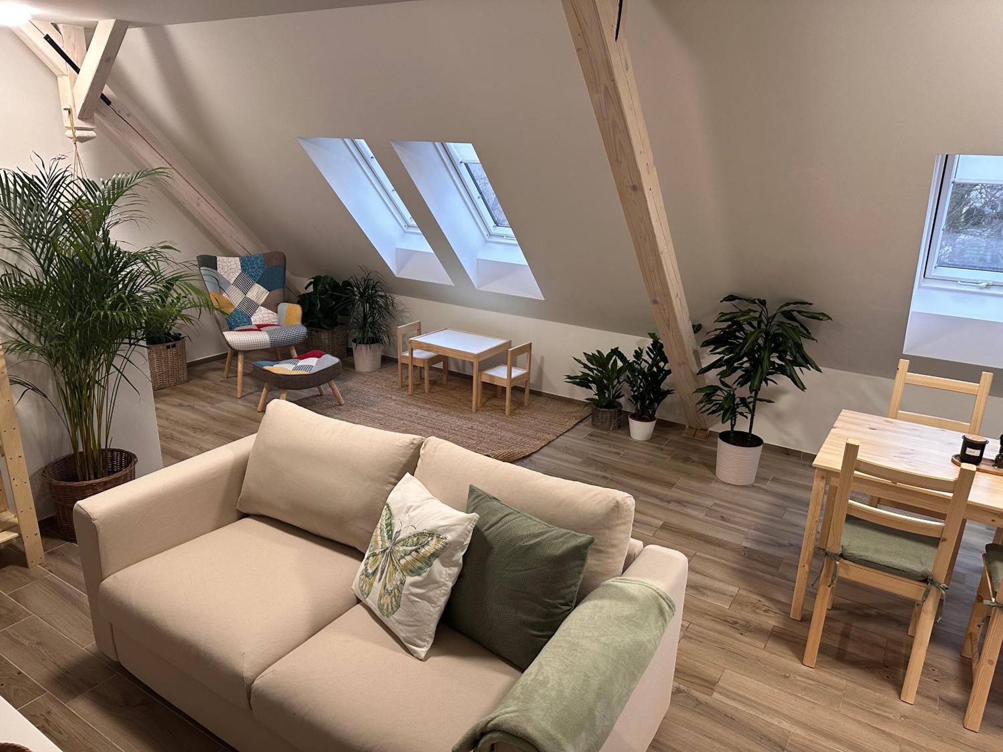 Apartmany Monastery Suites Zirec Двур-Кралове-над-Лабем Екстер'єр фото